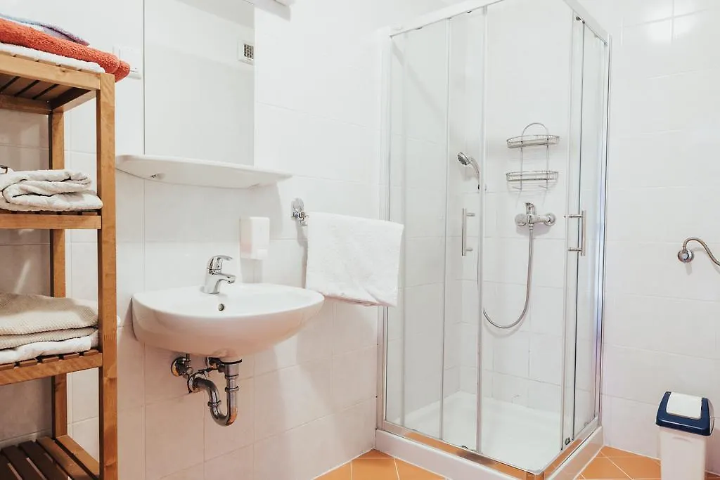 Layer Residences Kranj 2*,